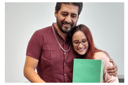 Cliente firmando escrituras 5